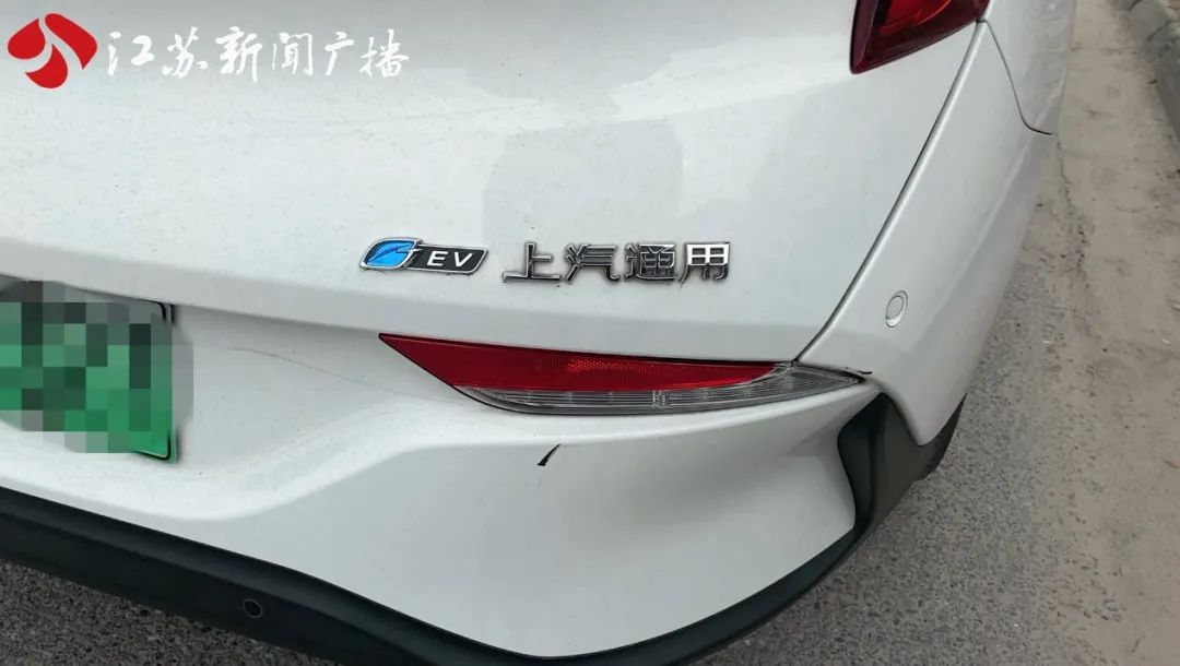 DƬ